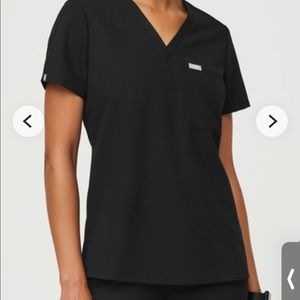 Black figs scrub top